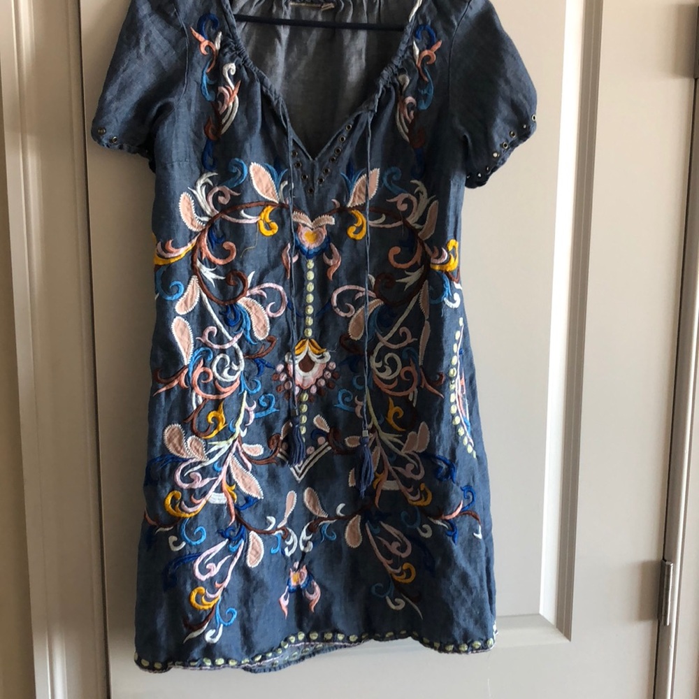Embroidered dress size 0